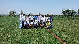 Dia de Campo: produtores rurais e equipe da Agraer de Naviraí